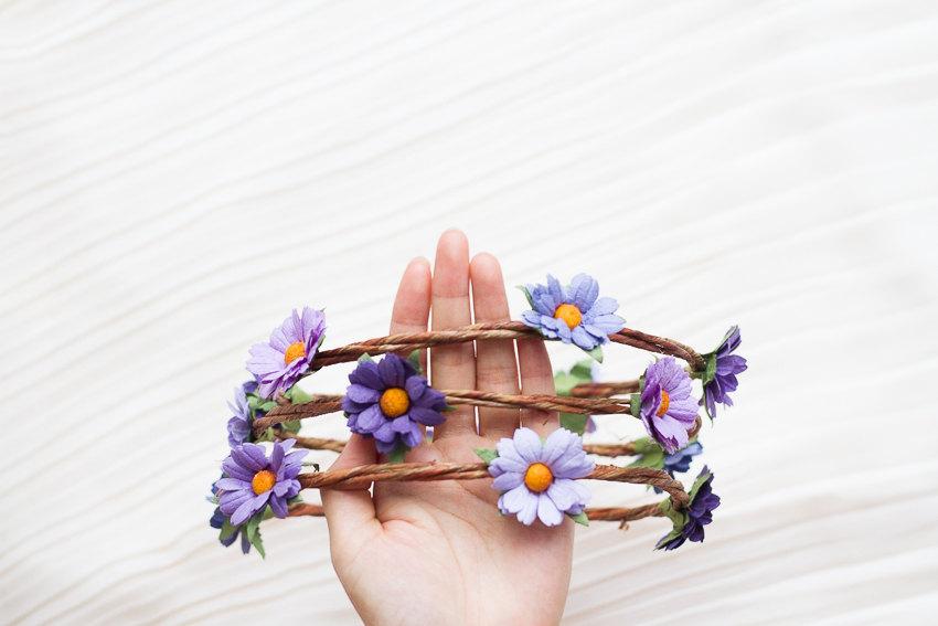 Hochzeit - purple daisy flower crown - festival floral headband, wedding headpiece, garden, hairband, flower, pastel, summer, spring.