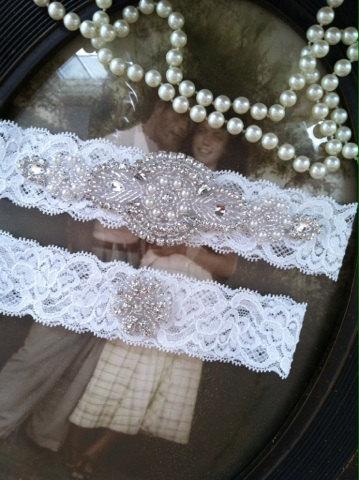 Свадьба - SALE-Wedding Garter - Off White Lace Garter Set -Bridal White-Off-White-Rhinestone Garter - Applique Garter - Vintage - Bridal Garter