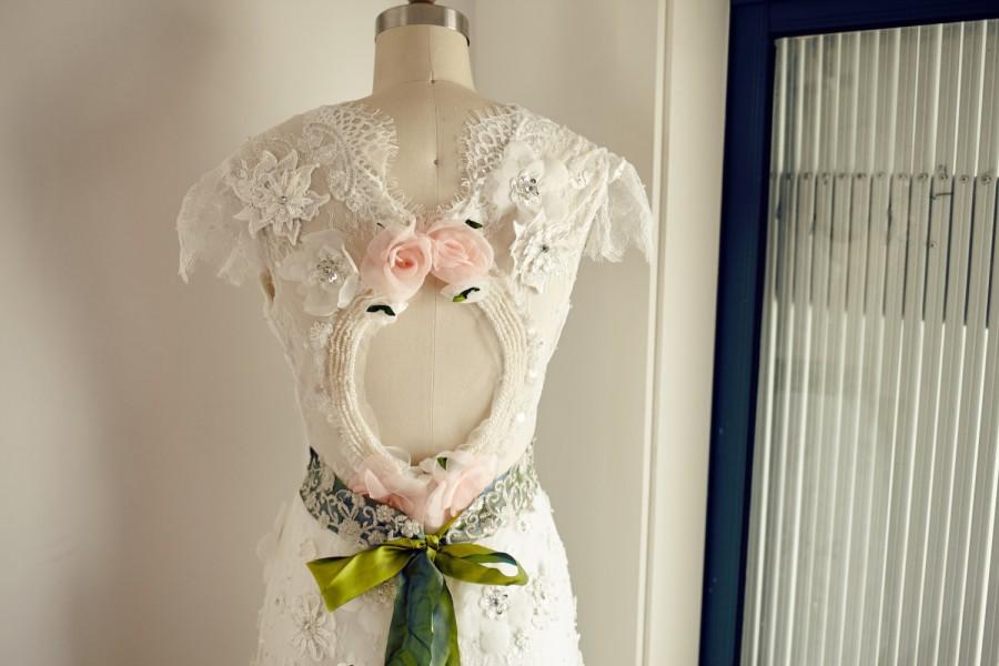 Свадьба - Vintage Lace Chiffon Cap Sleeves Boho Beach Wedding Dress Keyhole Open Back Backless Bridal Gown
