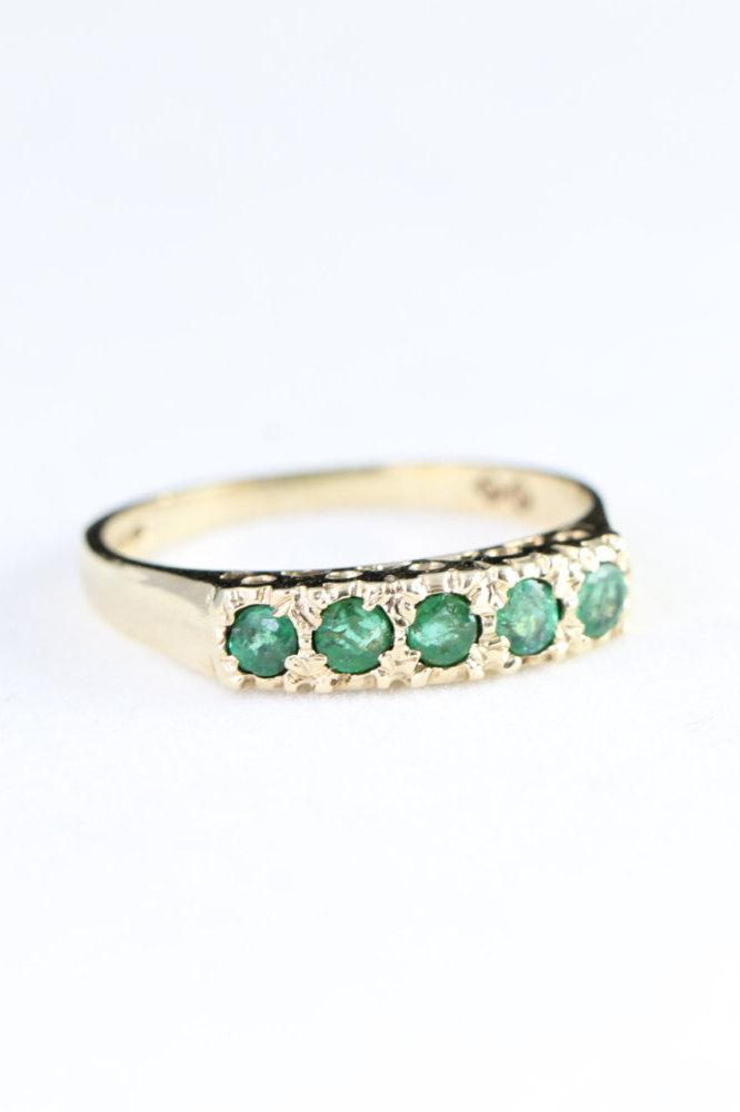 Wedding - Emerald band ring in 9 carat yellow gold vintage for her