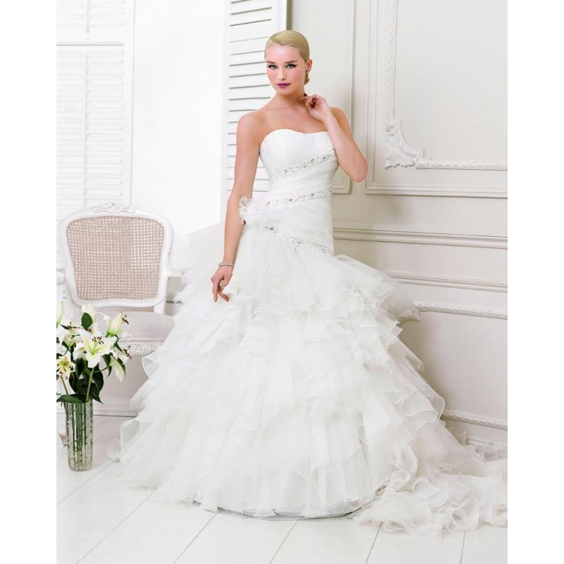 Hochzeit - Charming Ball Gown Strapless Beading Hand Made Flowers Sweep/Brush Train Organza Wedding Dresses - Dressesular.com