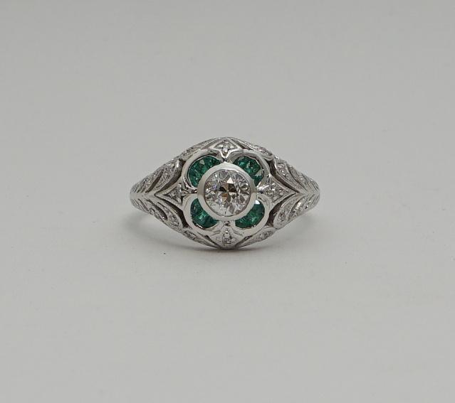 زفاف - Blossoming 1.02ct Diamond & Emerald Flower Ring in White Gold 14k