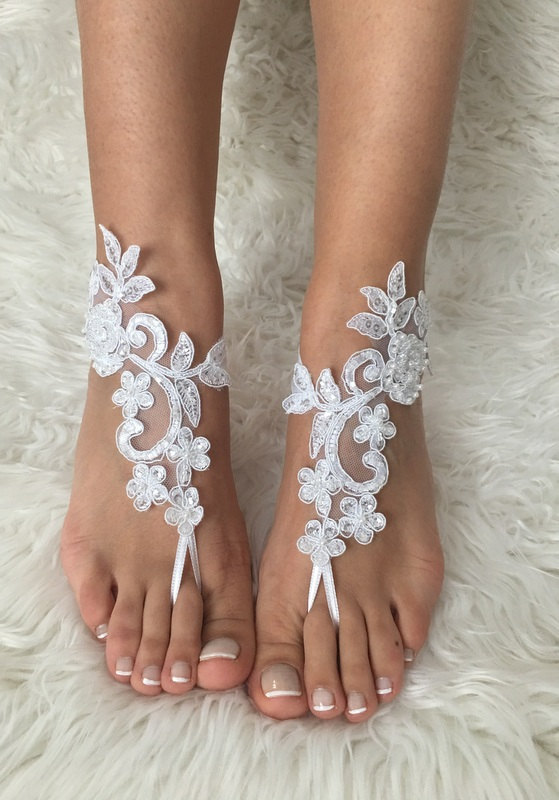Свадьба - white lace barefoot sandals, 6 Colors, FREE SHIP, beach wedding barefoot sandals, belly dance, lace shoes, bridesmaid gift, beach shoes