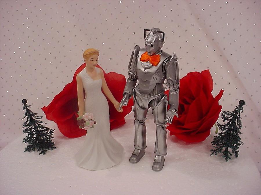 زفاف - Dr Who Wedding Cake Toppers - DR Who TV Show Age of Steel Mr Cyberman Figurine Groom Mrs Woodland Bride Halloween Weddings Fun Gift -DW16-1A