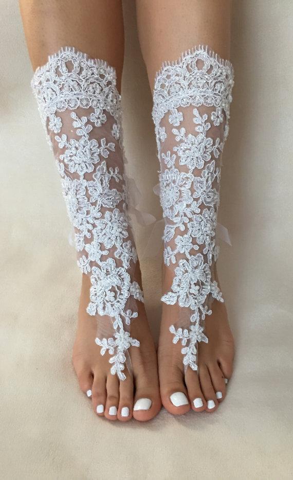 Mariage - White Long lace barefoot sandals, FREE SHIP, Hand embroidered, beach wedding barefoot sandals, lace shoes, bridesmaid gift, beach