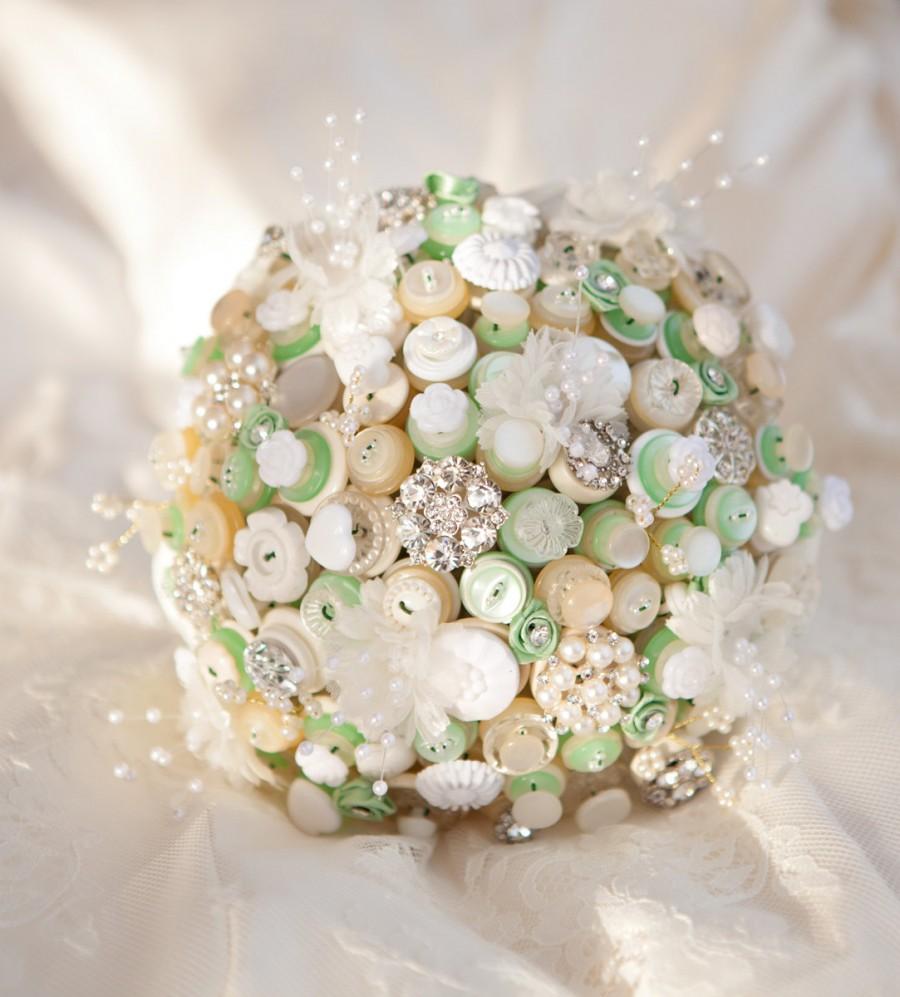 زفاف - Downton Button Bouquet in ivory, cream and mint green with pearl and fabric flower highlights