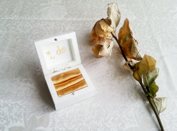 Свадьба - White and gold wedding rings box with heart and writing "i do" inside ring box vintage wedding
