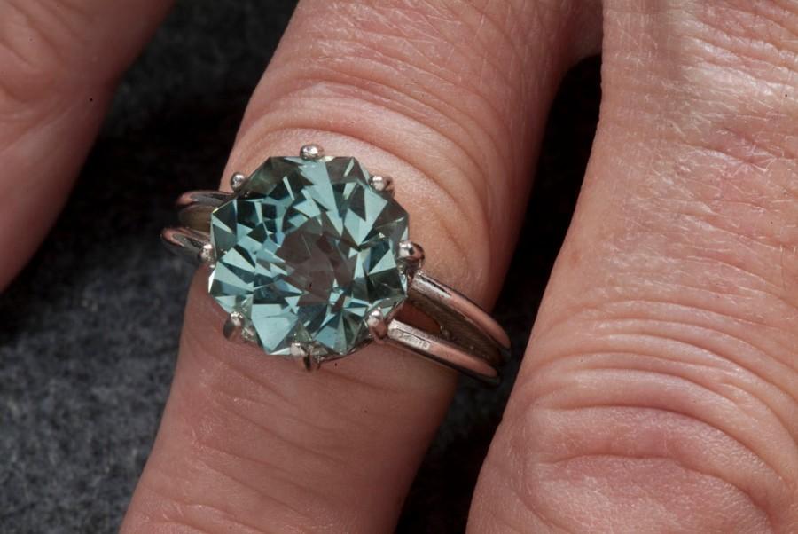 زفاف - Green Amethyst Alternative Color Unique Engagement Ring 9ct Rose Petal Custom Cut, February Birthstone, Statement Ring, Cocktail Ring