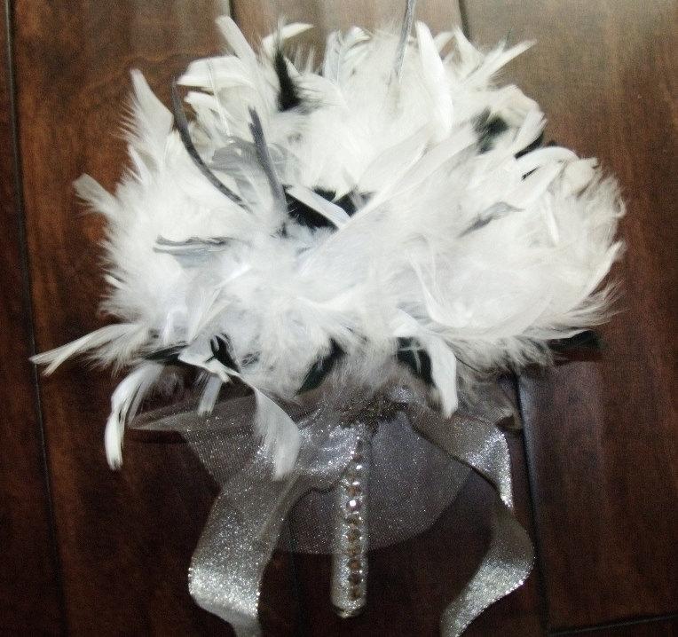 Свадьба - Winter Wedding Silver & White Feather Bouquet - Snowflakes and Crystal Accents - Toss or Bridesmaid Bouquets - Black Feathers - Small