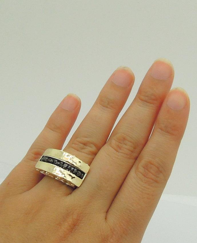 زفاف - Black diamond ring hammered gold silver wide ring scroll design