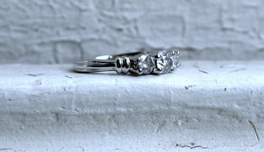 زفاف - Traditional Vintage Three Stone Diamond Engagement Ring in Platinum - 0.80ct.