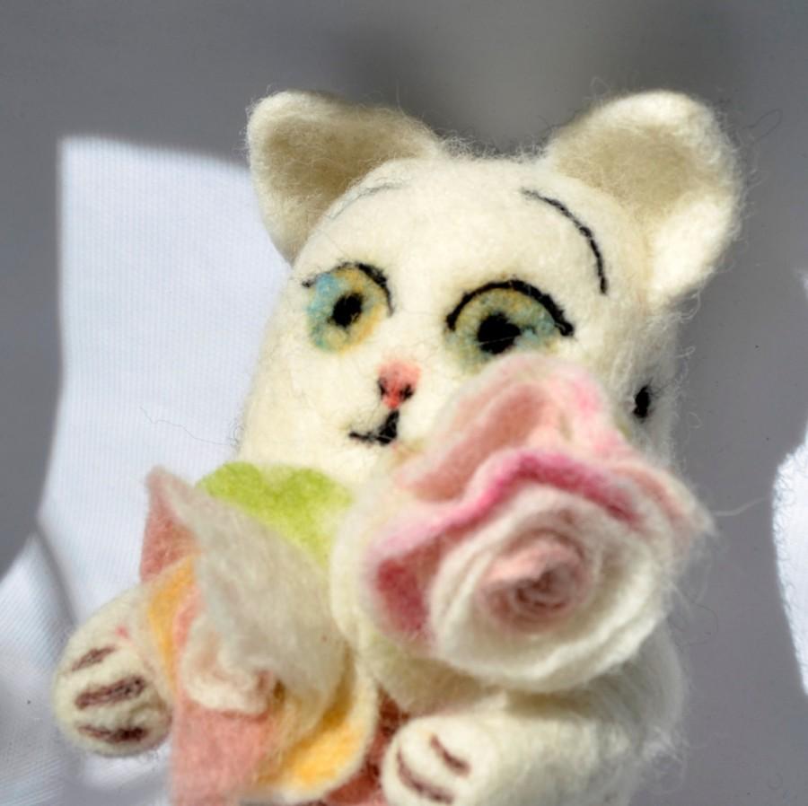 زفاف - Kitten with a flower, Cat, Art Dolls, Interior doll, Gift For Her, Needle felted cat, felted animal, felted cat, READY TO SHIP