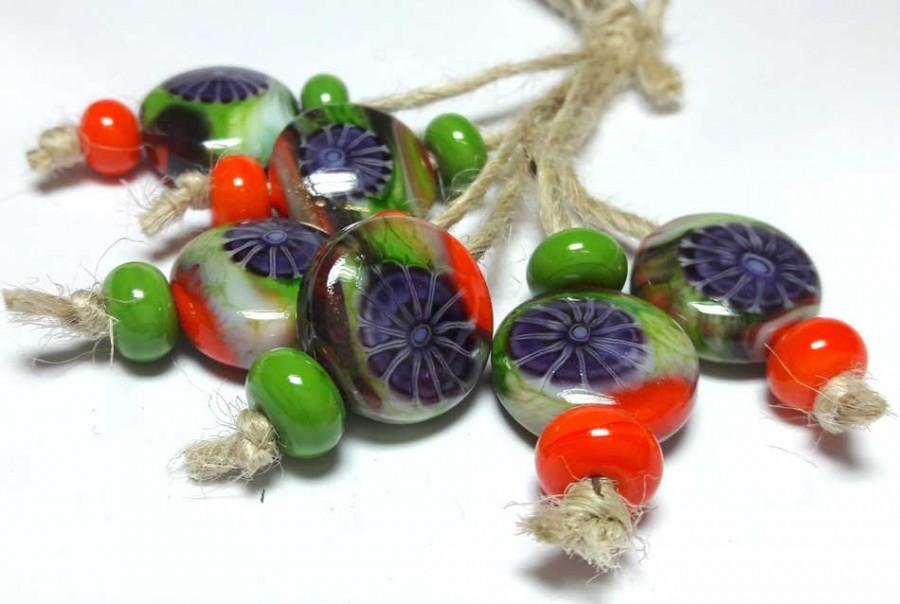 Свадьба - Lampwork  Glass bead handmade  Beads red orange green bright green purple flowers.