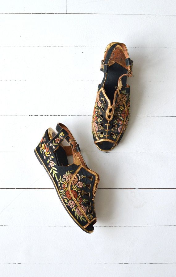 Hochzeit - Madame Butterfly Wedges • Vintage 1930s Silk Shoes • 30s Chinese Embroidered Shoes 6