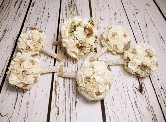Mariage - BRIDAL PACKAGE big bridal bouquet and 5 for bridesmaids cream brown rustic wedding Ivory sola Flowers, cedar roses, Burlap eucalyptus lace