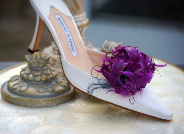زفاف - Shoe Clips PLUM Feather Puff & Black Gem - Pearl. Chic Spring Wedding, Teen Fun Gift, Sophisticated Glamourous Photo Prop Statement Eggplant