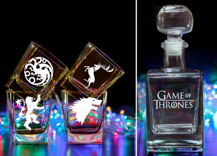 Hochzeit - Game of thrones Glass Whiskey decanter Set Scotch decanter Glass decanter Gift for men Decanter Glasses Personalized decanter Engraved glass