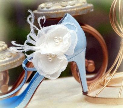 زفاف - Ivory / White Shoe Clips. Couture Bridal Vintage Inspired Style Ostrich Feathers Pearls / Rhinestone Gems. Feminine Couture Bride Bridesmaid