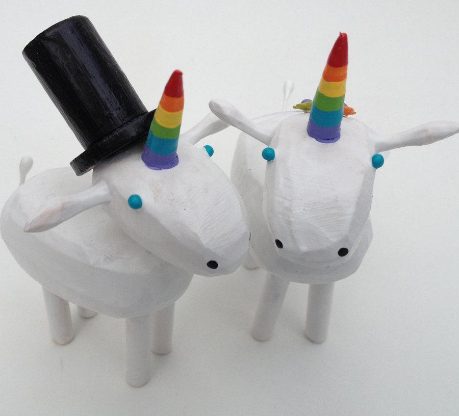 Hochzeit - Rainbow Bride and Groom Unicorns for your Wedding Cake