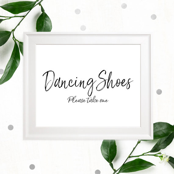 Mariage - Stylish Hand Lettered Dancing Shoes Sign-Printable Calligraphy Dancing Shoes-DIY Handwritten Wedding Flip Flops Sign-Dancing Shoes Favors