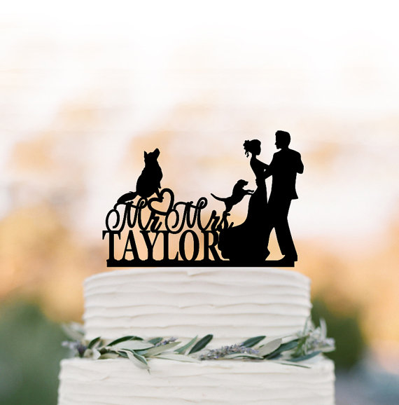 Свадьба - Wedding Cake topper with two dogs. Funny Cake Topper, bride and groom silhouette cake topper, personalized wedding cake top decoration