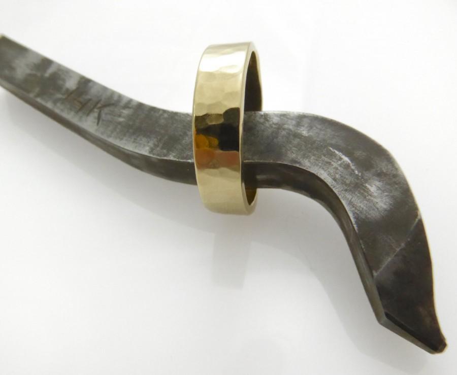 زفاف - Hammered gold wedding ring. Men wedding band 1.1mm. Hammered wedding band. 14K Hammered yellow gold wedding band (2075)