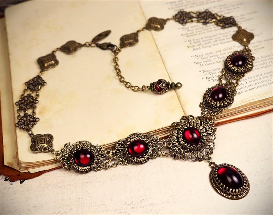 Mariage - Medieval Necklace, Garnet Necklace, Red Garb, Victorian Necklace, Renaissance Jewelry, Bridal Jewelry, Wedding, Handfasting, Lucia Necklace