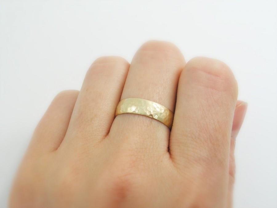 Wedding - Mens wedding ring. Hammered wedding ring. Hammered matte wedding ring. Domed wedding ring. 14k yellow gold 5mm wedding ring (gr-9131-663)