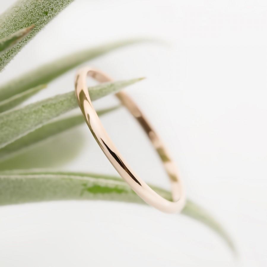 Mariage - Thin wedding band, platinum 14k 18k solid yellow gold, rose gold, white gold, 1.5mm minimalist wedding ring, dainty simple ring, w-rhrd-1.5