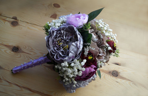 زفاف - READY TO SHIP Wedding bouquet Bridal Bouquet Artificial Flowers Glamour Wedding Romantic Weddings Hollywood Chic purple peoni white tones