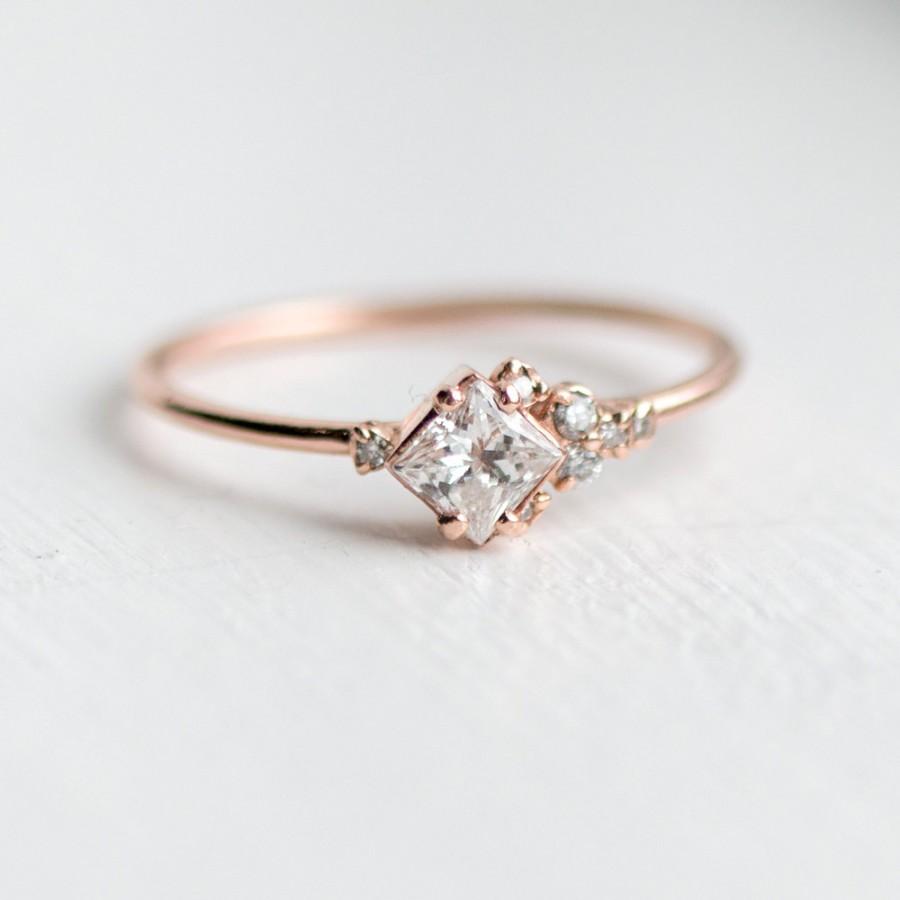 Wedding - In the Sky with Diamonds Ring // Princess cut diamond ring with asymmetrical side diamonds in 14k Gold / Delicate diamond engagement ring