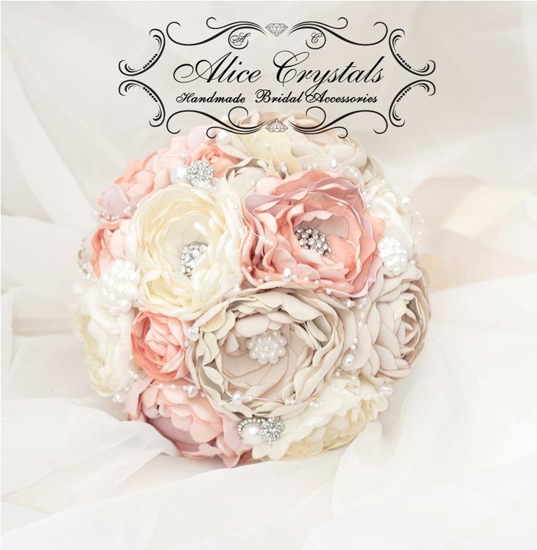 Свадьба - Brooch bouquet. Shabby Chic bouquet. cream brulee, peach, ivory. Pearl bouquet.