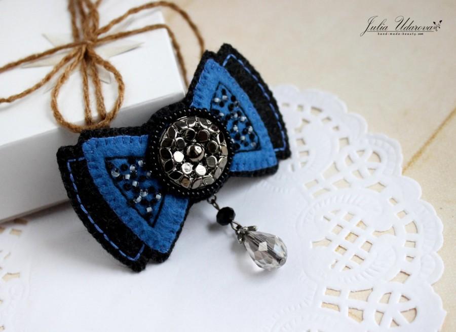 Mariage - Felt brooch - Butterfly. Felt Bow. Handmade Felt Brooch. Hand embroidery, Hand applique, French knot. Beadwork.