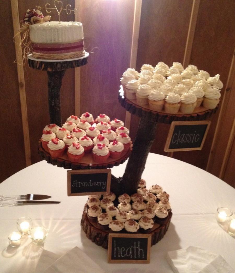 Mariage - 4 Tier Large Rustic Wood Cupcake Stand. Wedding Cupcake Stand. Wooden Stand
