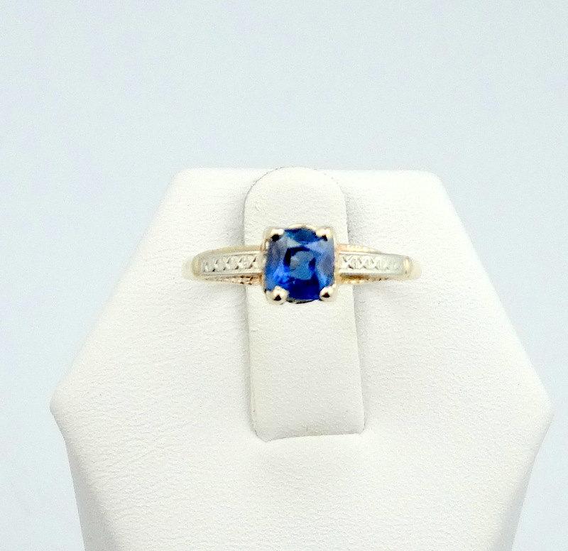 Mariage - Gorgeous .82 Carat Cushion Cut Ceylon Blue Sapphire Set in a 1930's Vintage 14K Yellow and White Gold Ring  -GR2