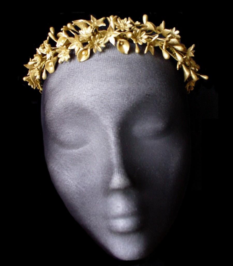 Mariage - Gold flower tiara. Wedding headpiece. Gold wedding accessories. Cold porcelain. Flower crown. Bride tiara. Bridal crown. Vintage bride.