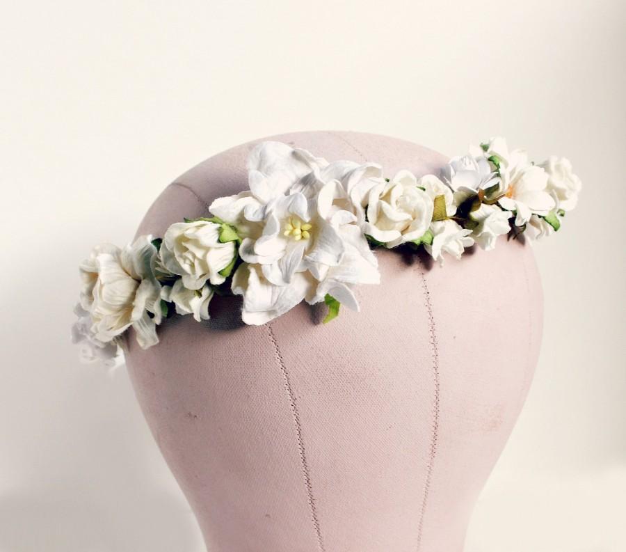 Hochzeit - Creamy White Floral Crown, Woodland, white flower crown, Bohemian, boho floral crown,  bridal headpiece, autumn, fall wedding, ivory,