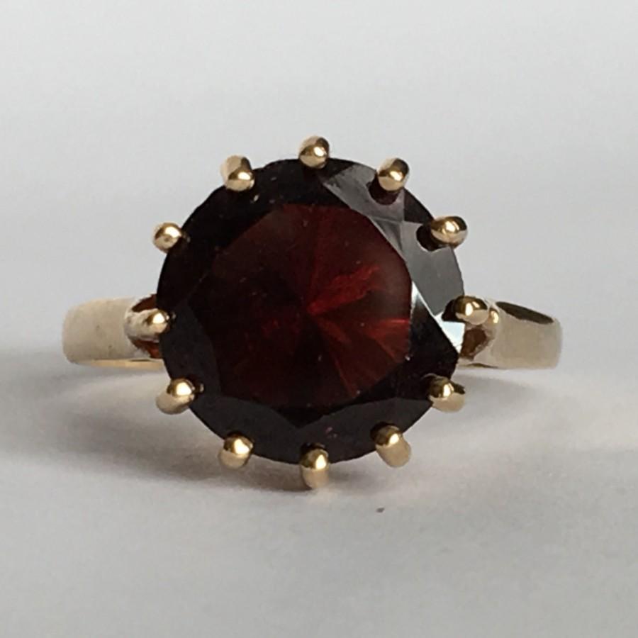 زفاف - Vintage Garnet Ring. 9k Yellow Gold Setting. 4+ Carat. Unique Engagement Ring. January Birthstone. 2 Year Anniversary Gift. Estate Jewelry.