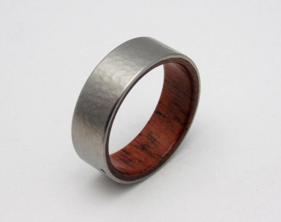 زفاف - Hammered Titanium and wood ring with Koa