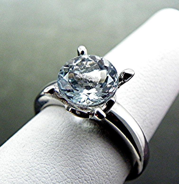 Mariage - AAA Aquamarine Natural Untreated Round   8mm  1.95 Carats   in a 14K White gold engagement ring.    1493 MMM