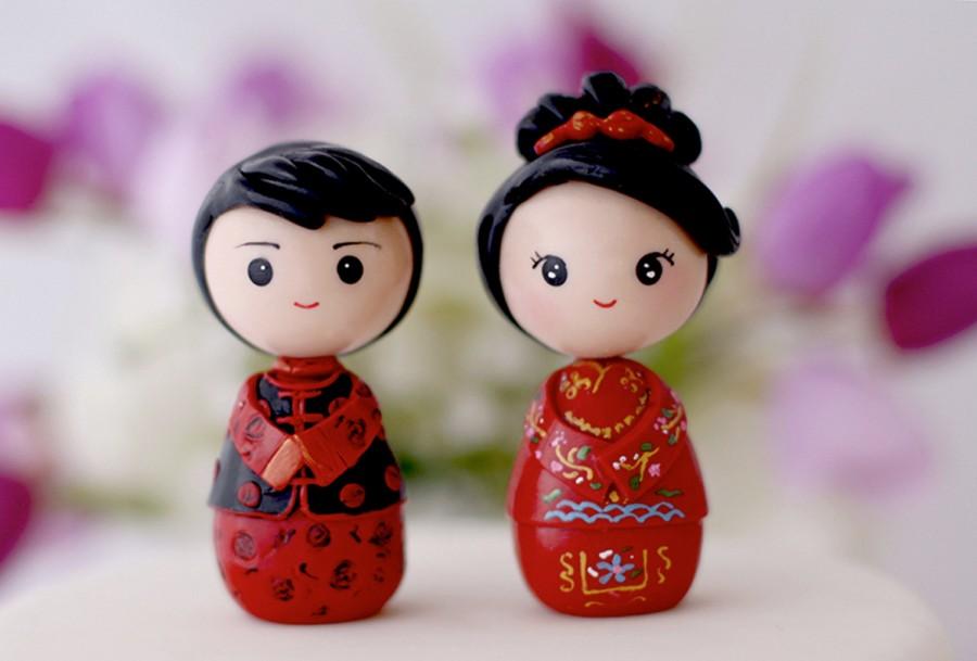 Mariage - Chinese bride and groom wedding cake topper kokeshi figurines