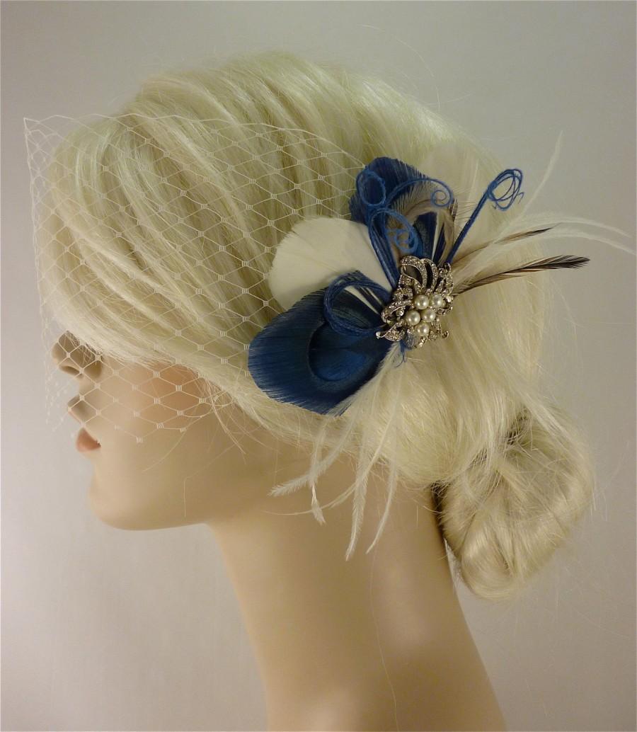 Свадьба - Bridal Feather Fascinator with Brooch, Bridal Fascinator, Wedding Hair Accessories, Fascinator, Hair Clip, Bridal Veil, Ivory and Blue