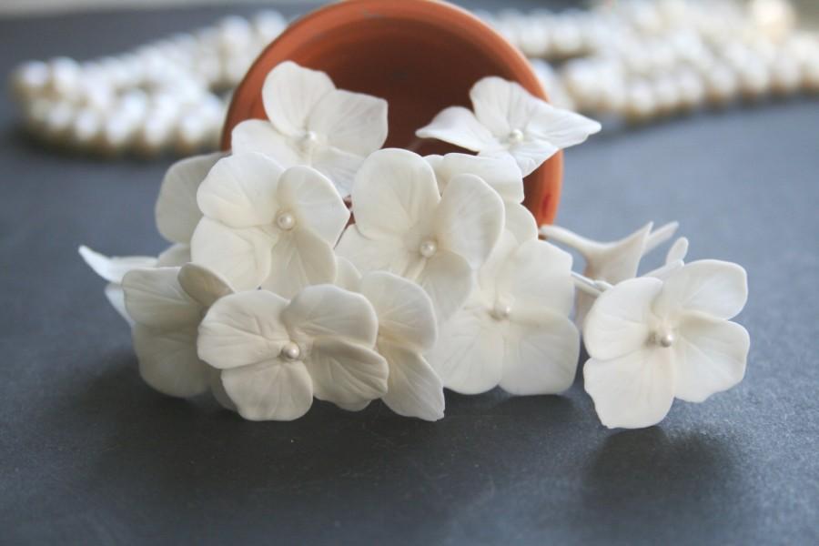 Hochzeit - White hydrangea - bridal hair flower, Wedding hair flower, Bridal flower hair clip, Bridal flower pin, Wedding hair pins, Flower hair pins