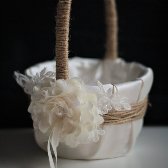 Mariage - Rustic Flower Girl Basket  Rustic Wedding basket  Rustic Petals basket  Rustic Ring Bearer Pillow  Wedding Basket, Burlap Basket