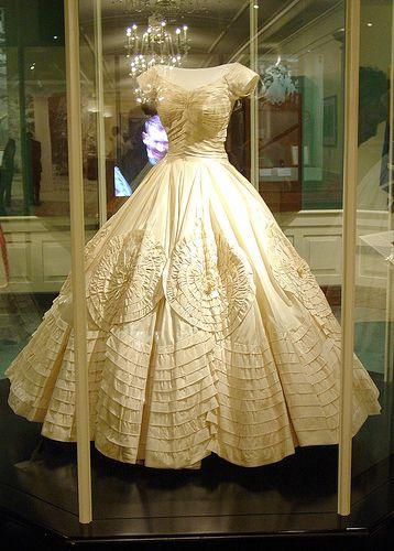 Hochzeit - Vintage Bridal Icon: Jacqueline Lee Bouvier Kennedy Onassis