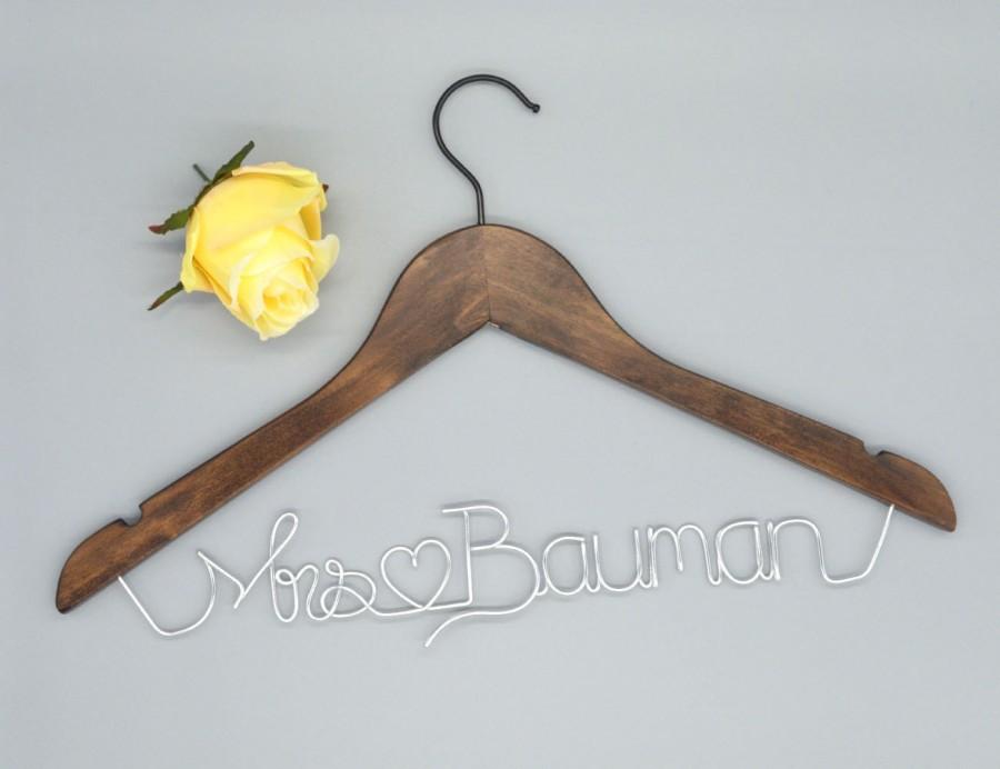 Mariage - Personalized Bridal Hanger,Custom Wedding Hanger,Bridal Hanger, Single Line Wire Name Hanger,Bridesmaid unique hanger