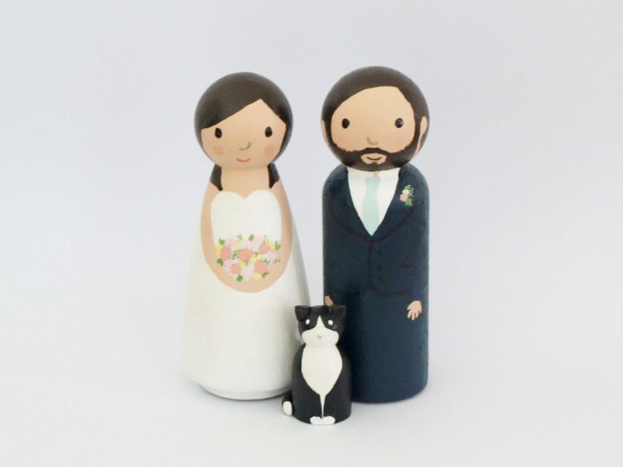 Hochzeit - Custom Wedding Cake Topper with pet dog or cat - Bride and Groom - Personalized Wedding Cake