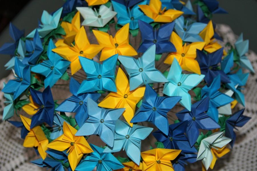 Hochzeit - Blue Lagoon meets Sunshine Bouquet - Origami Floral Arrangement