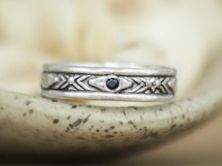 زفاف - Bold Patterned Mens Engagement Ring with Inset Gem In Sterling - Silver Unisex Wedding Band - Geometric Anniversary Ring - Inset Stone