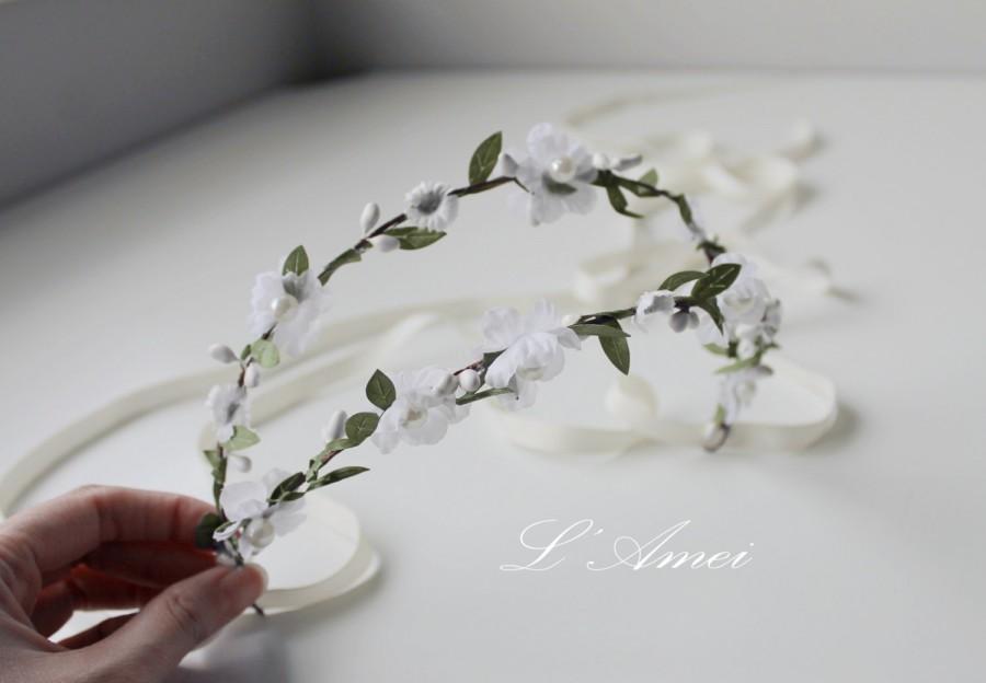 Свадьба - Mint Green Wedding Hair Tiara with Small White Flowers.